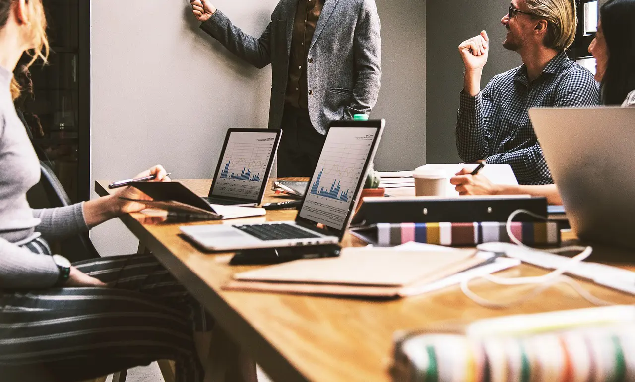 Meet+ : L’outil pour des comptes rendus précis optimisé par la technologie